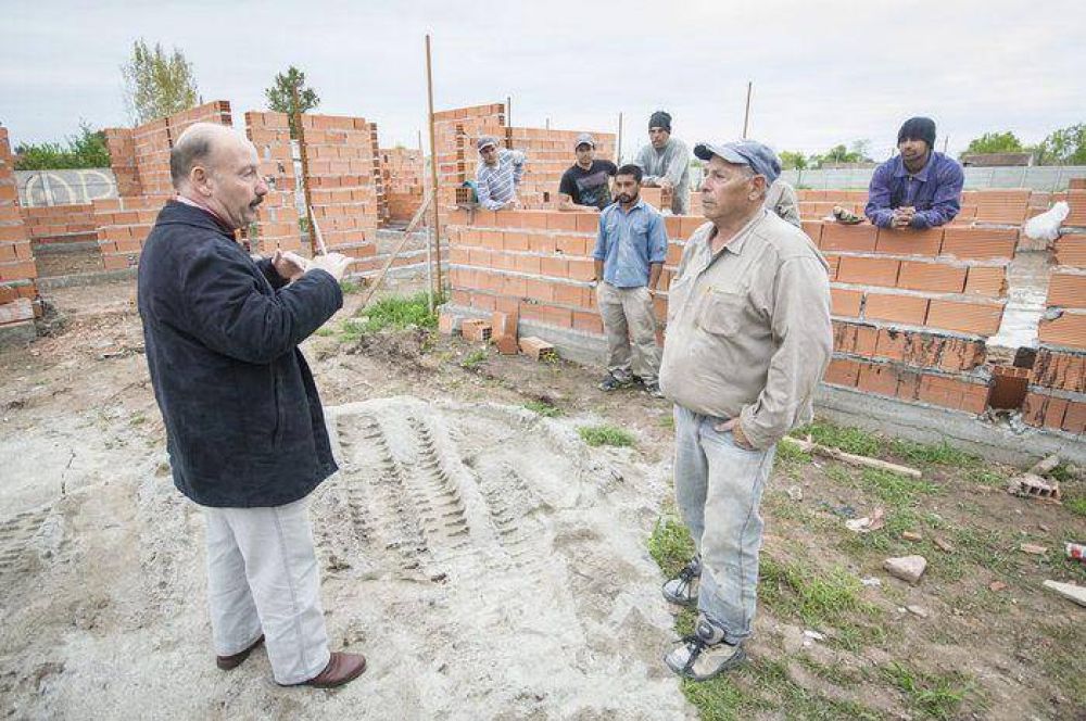 Inza visit� la obra del CIC en el barrio San Francisco