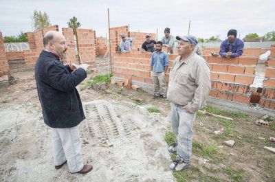 Inza visit� la obra del CIC en el barrio San Francisco