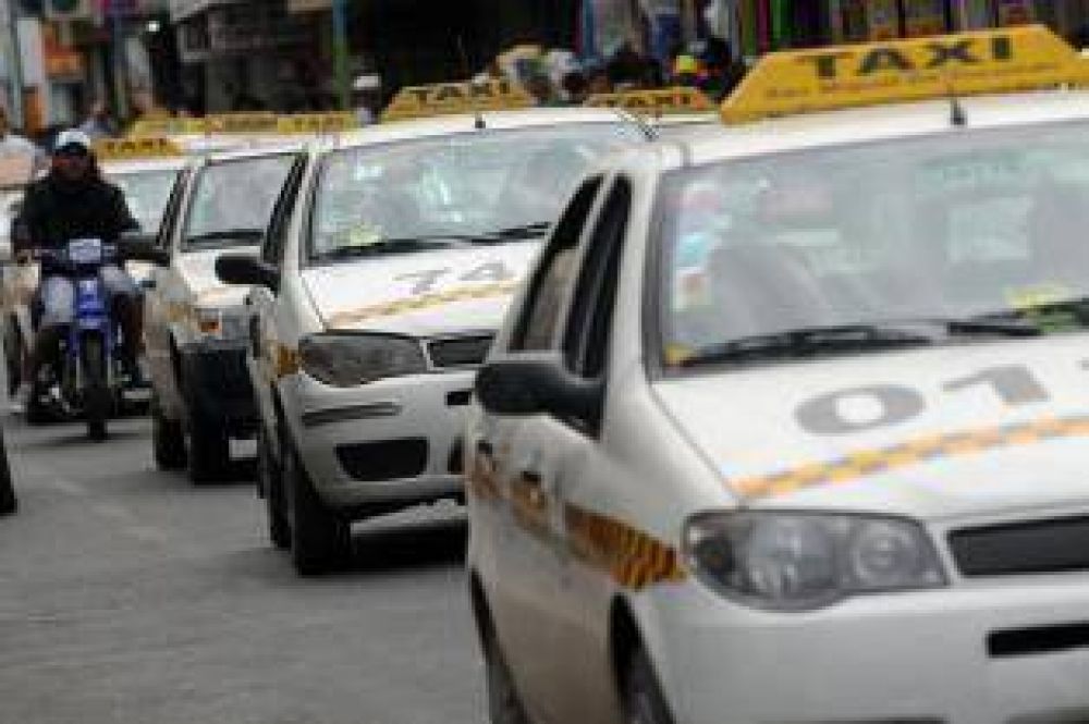 Cansados de esperar, taxistas sitiar�n la ciudad