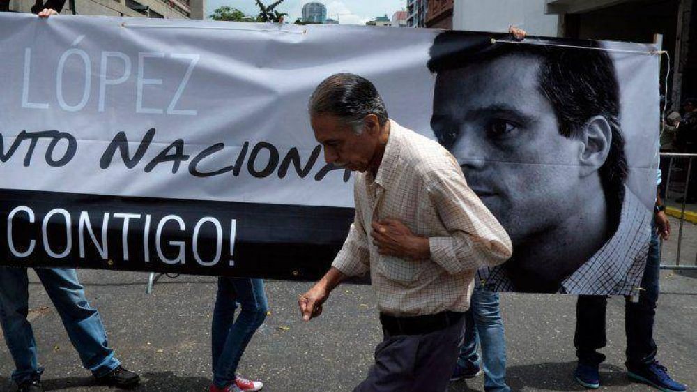 Leopoldo L�pez denunci� a Nicol�s Maduro por dos de las tres muertes del 12 de febrero
