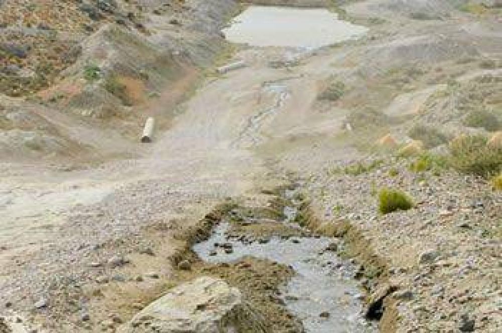 SE DETECTARON P�RDIDAS DE AGUA EN EL ACUEDUCTO PARALELO