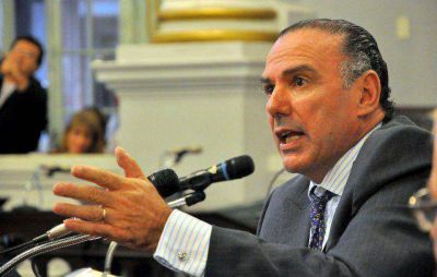 Breard denuncia a los legisladores K