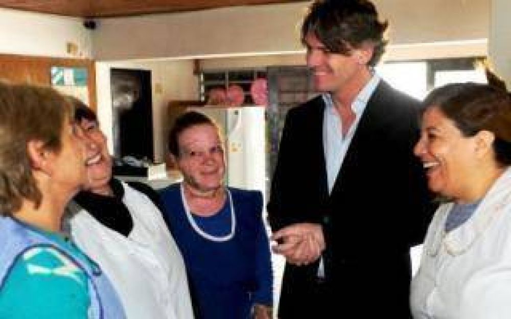 Nicolas Scioli recorri� diversas escuelas de Tigre
