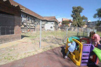 Desv�an fondos del presupuesto destinados a Infraestructura escolar