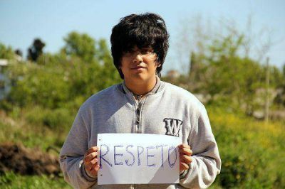 La directora de la escuela se�al� al alumno y lament� el �desprestigio�