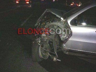 Fuerte encontronazo entre un auto y una traffic en el Acceso Norte
