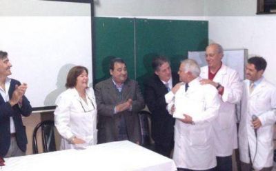 Curto y Collia entregaron medallas a jubilados del Hospital Carrillo