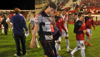 En el debut de Mazzola, Instituto empat� con Guaran�, que termin� con 10 jugadores