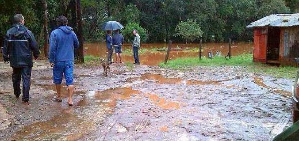 Con la baja del Uruguay los evacuados vuelven a sus casas tras las lluvias