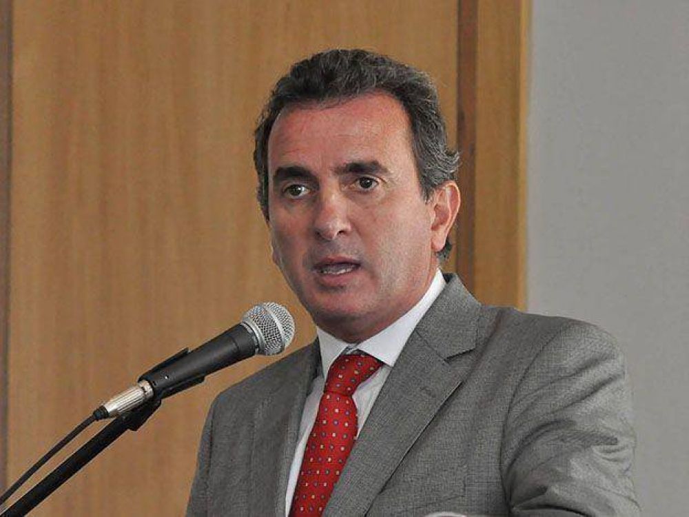 P�rez padece c�lculos en las gl�ndulas salivales y debi� modificar su agenda