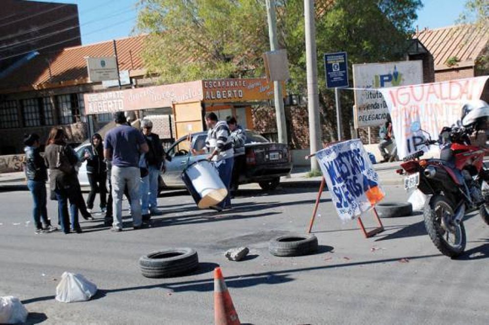 Familias denuncian corrupci�n en el IPV para la entrega de viviendas