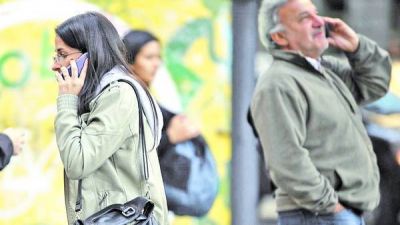 Celulares: llegan subas en todas las empresas y hasta en el plan cuidado