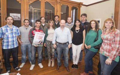 De cara al 5� Festival Pullu Calel, Inza recibi� al grupo La Oveja Negra