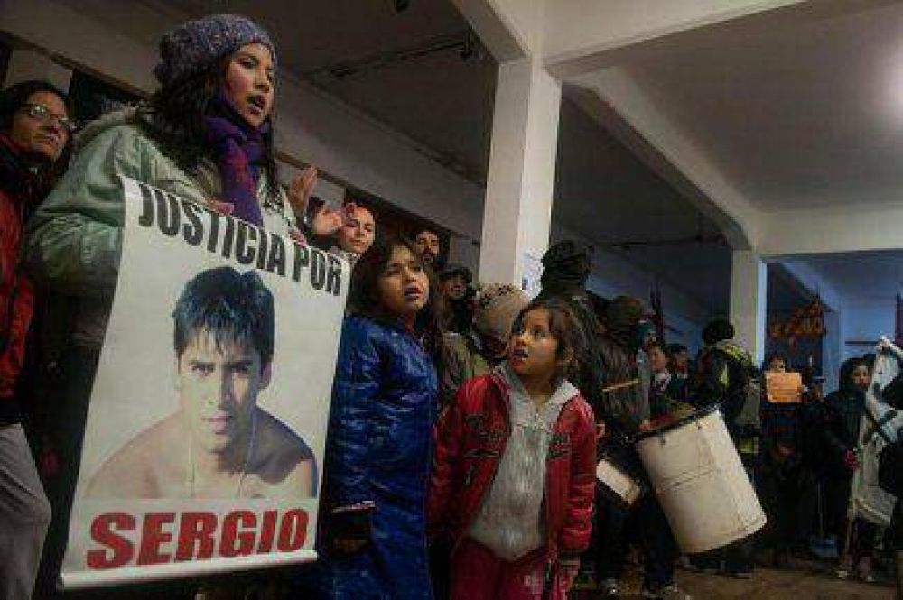 Cinco polic�as procesados por los asesinatos de Sergio C�rdenas y Nicol�s Carrasco