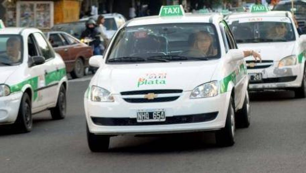 Taxistas platenses piden otro aumento: ahora, del 20%