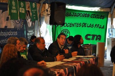 Contin�a la Carpa por el Trabajo Digno en el obelisco