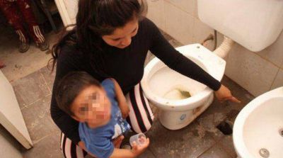 Un beb� de menos de 2 a�os qued� atrapado en el desag�e del ba�o