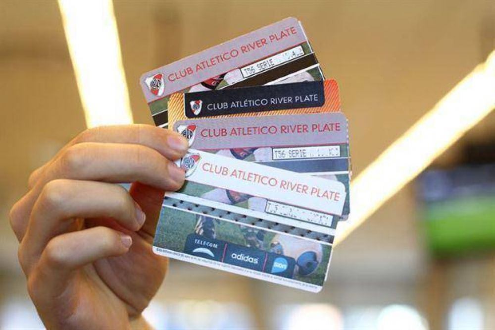 Los hinchas de River agotaron las entradas para el supercl�sico en cinco minutos