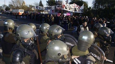 Pese a un fuerte operativo de seguridad, trabajadores de Lear volvieron a cortar la Panamericana 