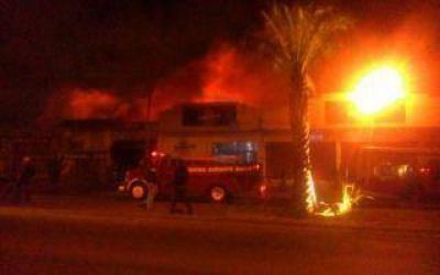 Incendio en maderera de San Francisco Solano