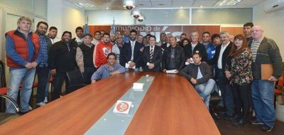 Lan�s: Dar�o D�az P�rez entreg� subsidios a Clubes de Barrio locales