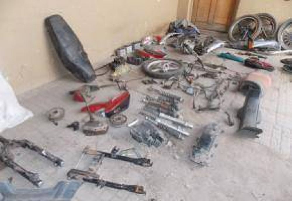 Allanamientos: Aprehenden a dos personas y secuestran motos robadas