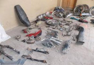 Allanamientos: Aprehenden a dos personas y secuestran motos robadas