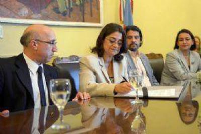 Fortalecen la tarea investigativa de estudiantes universitarios y terciarios