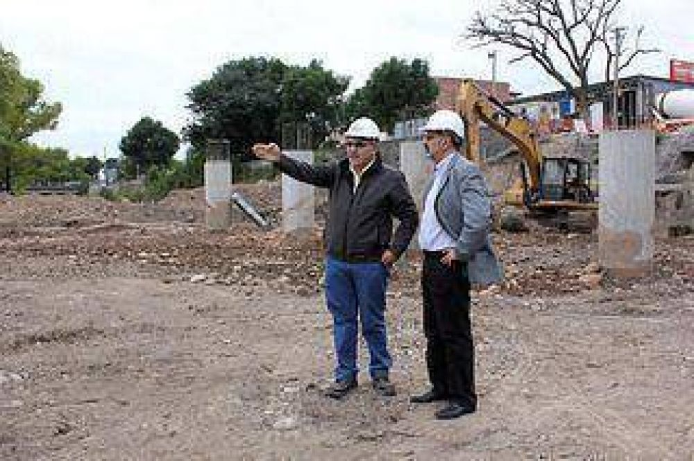 Pavimentaci�n � el intendente Jorge destac� avance de las obras