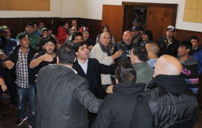 ﻿Bochornosa pelea en el HCD entre quienes apoyaban la destituci�n y militantes nacionalistas