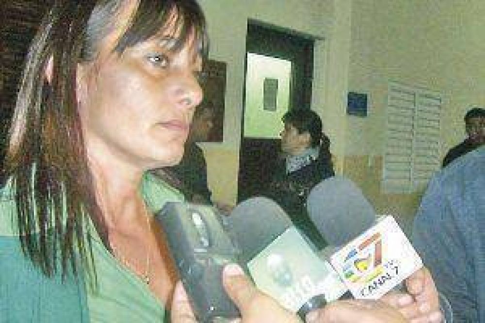 Atrapan a empleado de un colegio privado que seduc�a a alumnas fingiendo ser menor