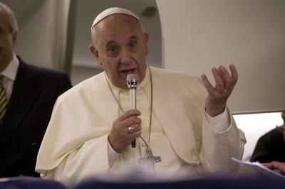El Papa pidi� defender el empleo y fustig� al capital financiero  