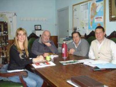 La consejera General de Educaci�n Mariel Urruti se reuni� con Consejeros Escolares del FpV 