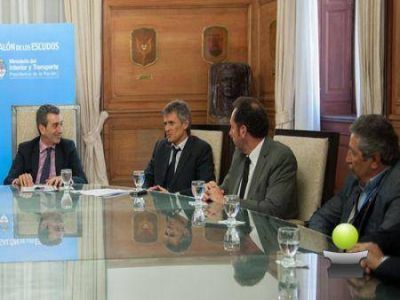 LOS INTENDENTES DE LA TRAZA DEL NUEVO TREN A LA PAMPA ESTUVIERON CON RANDAZZO