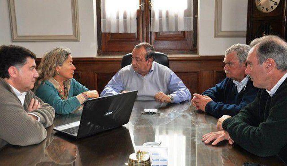 El Intendente con la titular regional de Hidr�ulica
