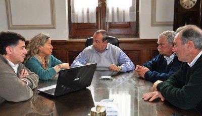 El Intendente con la titular regional de Hidr�ulica
