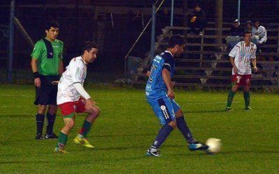 Sobre el final Ferro rescat� un empate ante Sarmiento