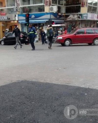 Ahora destruyen la est�tica urbana del centro comercial de calle 8
