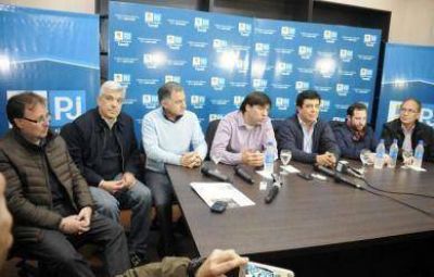 En el inicio de la cumbre del PJ, el peronismo mostr� unidad y llam� a debatir sobre futuro