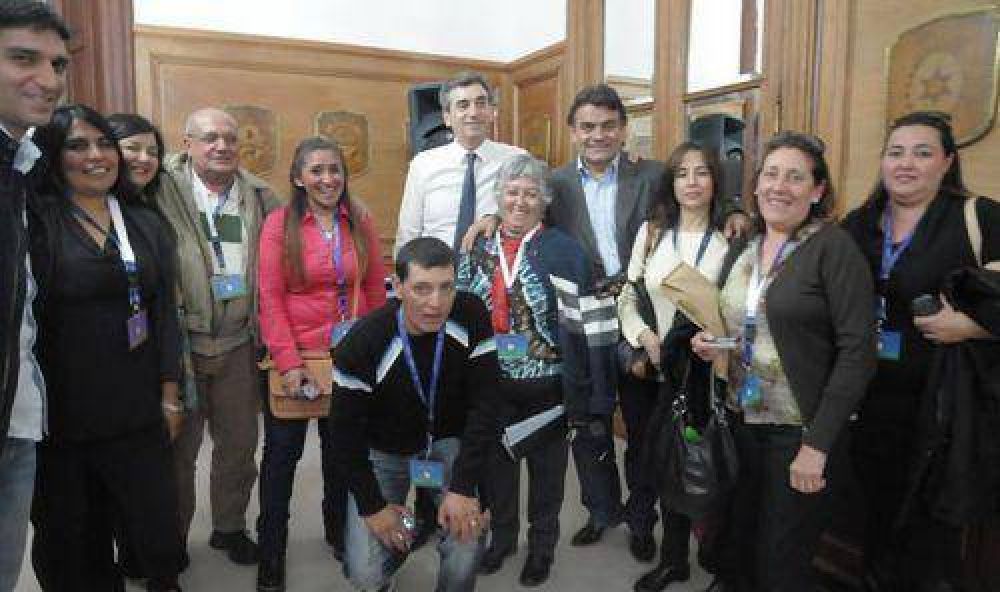 Guti�rrez con vecinos por la instalaci�n de una subestaci�n el�ctrica