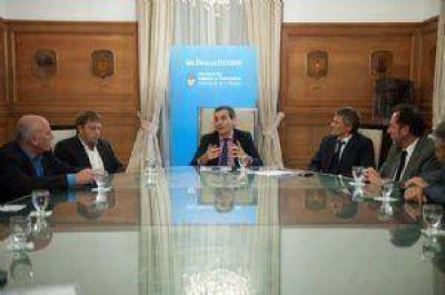 Speranza junto a Randazzo en el anuncio del nuevo tren a Santa Rosa