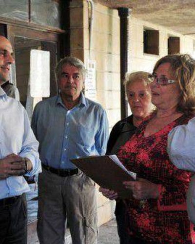 El Municipio entreg� un subsidio a consorcistas de Las Flores II