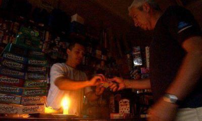 No tienen luz vecinos de tres barrios de C�rdoba