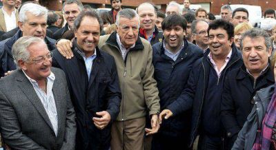 Cumbres secretas para definir el lanzamiento de Scioli