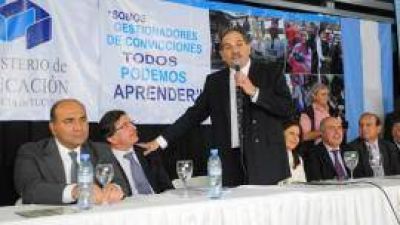 Alperovich vuelve al alfonsinismo