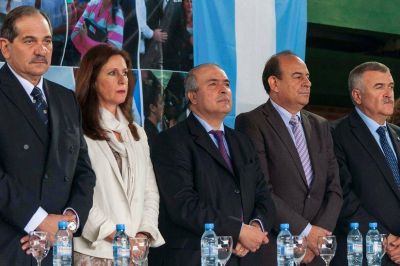 L�pez: �El futuro de Tucum�n es un derecho y una responsabilidad de todos�