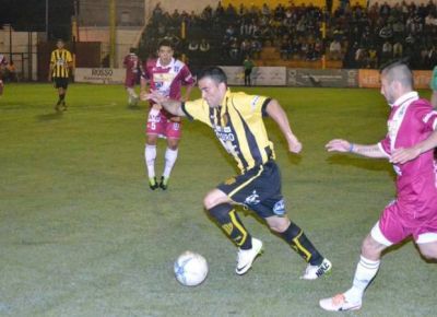 Newbery igual� con Atenas y manda en soledad