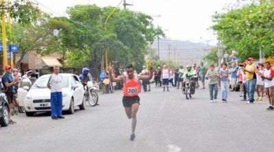 M�s de 500 atletas en la 1ra. Gran Marat�n �Alto del Solar�