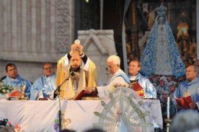 En Luj�n, el Cardenal Poli pidi� construir un pa�s �m�s fraterno� donde todos �trabajen por la paz� 