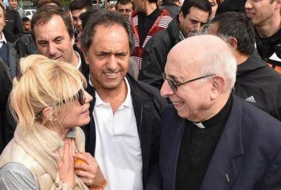 Scioli con Monse�or Radrizzani en plena peregrinaci�n